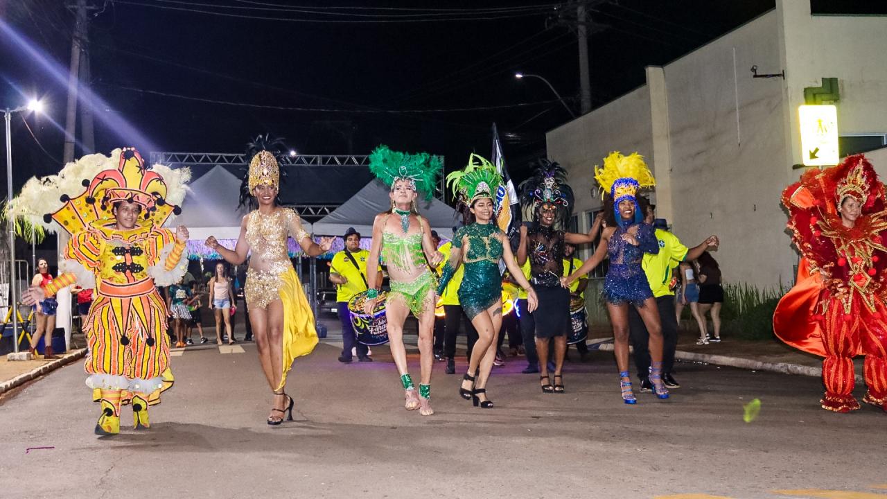 Foto 27 de 238 — Trabiju Folia 2026 arrasta multidão com Bloco Furacão, Santa Maria e DJ Joantony; veja fotos